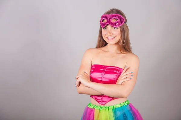 Mulher Loira Brasileira Vestida Com Roupas Carnaval Rosa Usando Uma — Fotografia de Stock