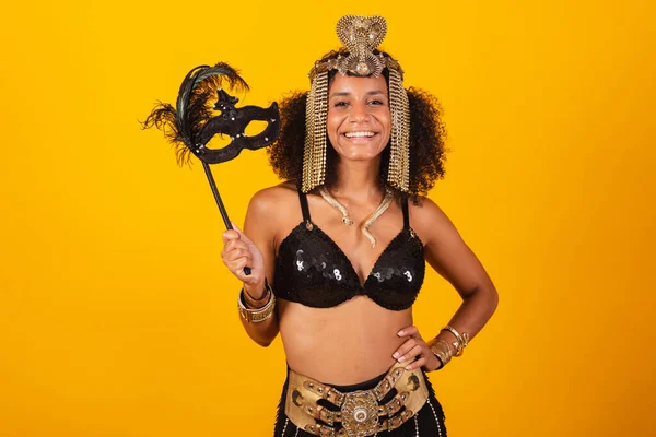 Beautiful Black Brazilian Woman Cleopatra Carnival Clothes Holding Black Mask — Stock Photo, Image