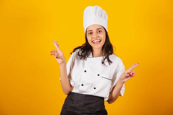 Femme Brésilienne Chef Cuisinier Signe Chance Doigts Croisés Manque Beaucoup — Photo