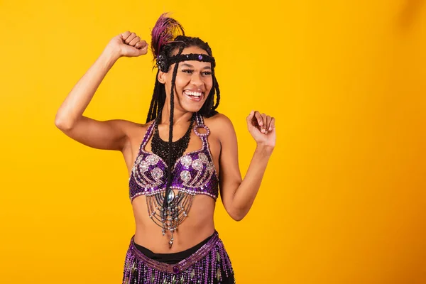 Beautiful Black Brazilian Woman Purple Carnival Clothes Dancing — Stock Photo, Image