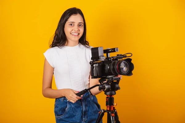 Όμορφη Βραζιλιάνα Σκηνοθέτης Παραγωγός Βίντεο Οπτικοακουστικός Χειρισμός Κάμερας — Φωτογραφία Αρχείου