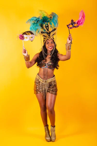 Foto Vertical Corpo Inteiro Mulher Brasileira Negra Roupas Carnaval Posando — Fotografia de Stock