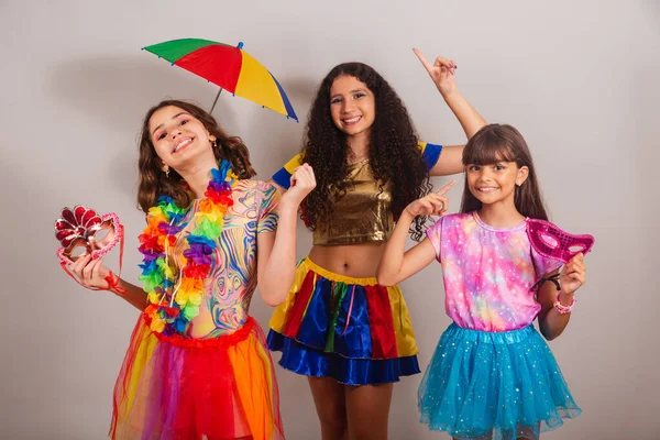 Brazilské Dívky Přátelé Oblečené Karnevalové Šaty Tanec — Stock fotografie