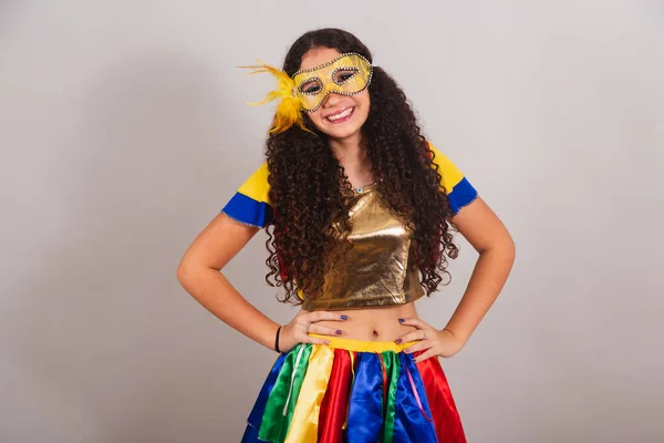 Νεαρή Έφηβη Βραζιλιάνα Ρούχα Frevo Καρναβάλι Μάσκα Χέρια Στους Γοφούς — Φωτογραφία Αρχείου