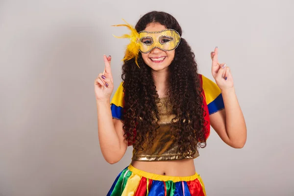 Giovane Ragazza Adolescente Brasiliana Con Abiti Frevo Carnevale Maschera Dita — Foto Stock