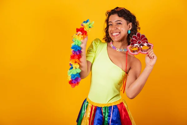Красивая Афро Американская Бразильская Девушка Карнавальной Одежде Цветочным Ожерельем Карнавальной — стоковое фото