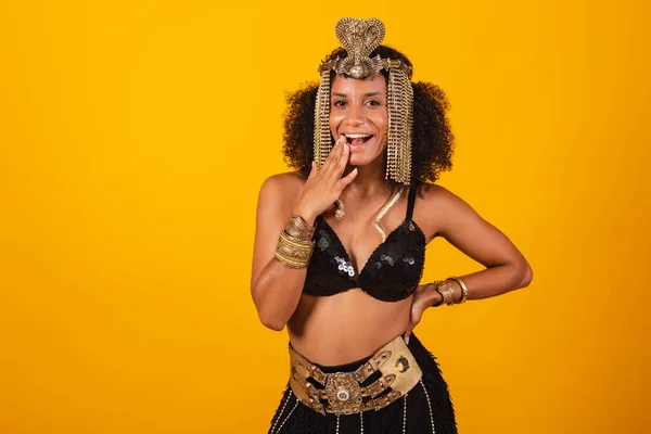 Schöne Schwarze Brasilianerin Kleopatra Karnevalskleidung Überrascht Mit Der Hand Über — Stockfoto
