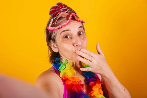 Femme Adulte Vêtements Carnaval Souriant Caméra Prenant Autoportrait — Photo