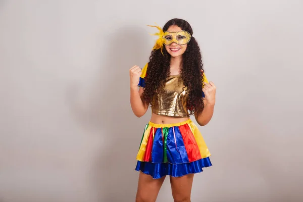 Genç Bir Kız Brezilyalı Frevo Elbiseli Karnaval Maske Kutlama — Stok fotoğraf