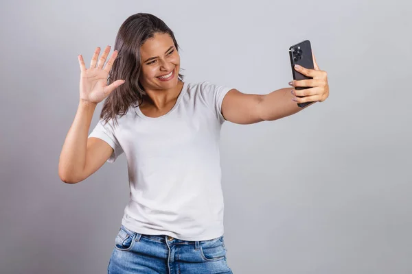 Mujer Brasileña Con Smartphone Tomando Autorretrato Foto Selfie —  Fotos de Stock