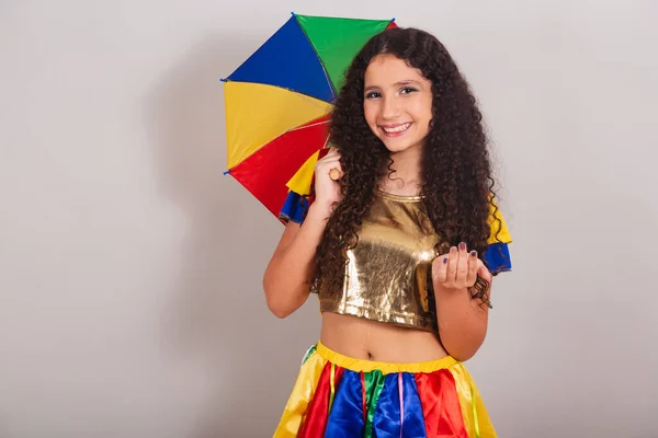 Νεαρή Έφηβη Βραζιλιάνα Ρούχα Frevo Καρναβάλι Ομπρέλα Καλώντας Χέρια — Φωτογραφία Αρχείου