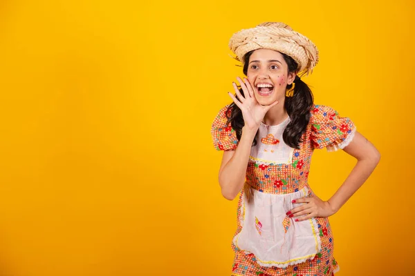 Beautiful Brazilian Woman June Party Clothes Shouting Promotion — Stock Photo, Image