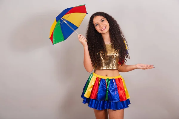Giovane Ragazza Adolescente Brasiliana Con Abiti Frevo Carnevale Con Ombrellone — Foto Stock