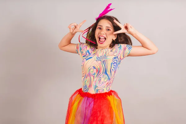 Braziliaans Kind Meisje Gekleed Carnaval Outfit Springen Voor Foto — Stockfoto