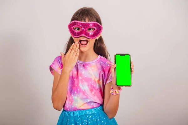 Mooi Braziliaans Meisje Kind Gekleed Voor Carnaval Brazilië Geweldige Smartphone — Stockfoto