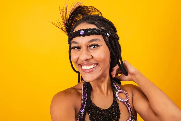 Beautiful Black Brazilian Woman Purple Carnival Clothes Taking Self Portrait — Stock Photo, Image