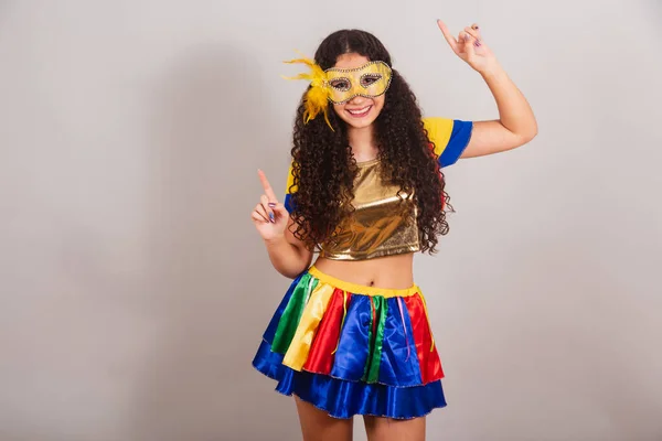 Giovane Ragazza Adolescente Brasiliana Con Abiti Frevo Carnevale Maschera Ballo — Foto Stock