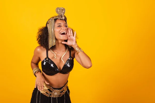 Beautiful Black Brazilian Woman Cleopatra Carnival Clothes Shouting Promotion Advertising — Stock Photo, Image