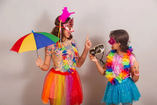 Twee Braziliaanse Kinderen Meisjes Vrienden Gekleed Carnaval Kleding Dansen — Stockfoto
