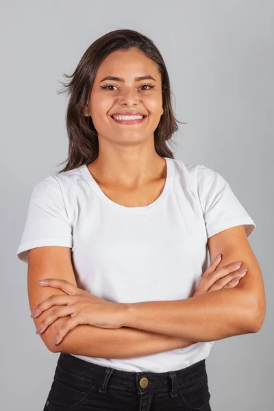 Красивая Бразильская Женщина Белой Рубашке Фотосессия — стоковое фото