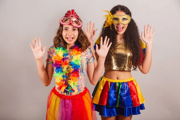 Braziliaanse Vriendinnen Gekleed Carnavalskleren Ongelooflijk Ongelofelijk — Stockfoto