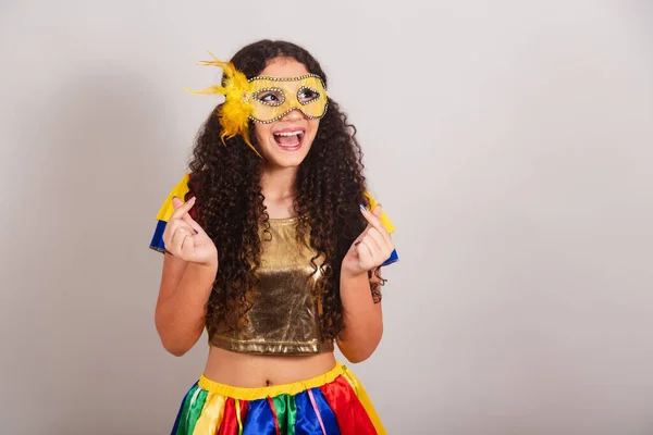Νεαρή Έφηβη Βραζιλιάνα Ρούχα Frevo Καρναβάλι Μάσκαρα Σημάδι Καρδιάς Δάχτυλα — Φωτογραφία Αρχείου