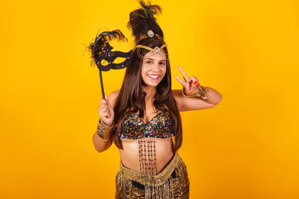 Beautiful Brazilian Woman Golden Carnival Clothes Putting Carnival Mask Taking — Stock Photo, Image