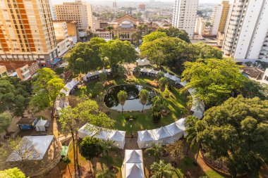 Ribeiro Preto, So Paulo / Brazil - Ağustos 2022: Ribeiro Preto kitap fuarı, festival, 15. meydanda, Ribeiro Pedro II 'nin yanında, So Paulo eyaleti Ribeiro Preto' da düzenlendi..