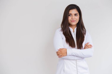 Güzel Brezilyalı kadın, güzellik uzmanı, kozmetik uzmanı, estetik uzmanı, cildiyeci..