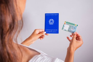Ehliyet, iş ve sosyal güvenlik kartı, Brezilya belgeleri..