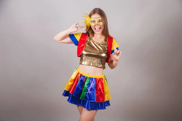 Brazilky Blondýnky Oblečené Frevo Šatech Karnevalová Maska Tanec — Stock fotografie