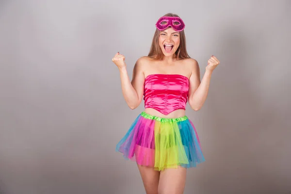 Mulher Loira Brasileira Vestida Com Roupas Carnaval Rosa Vestindo Uma — Fotografia de Stock