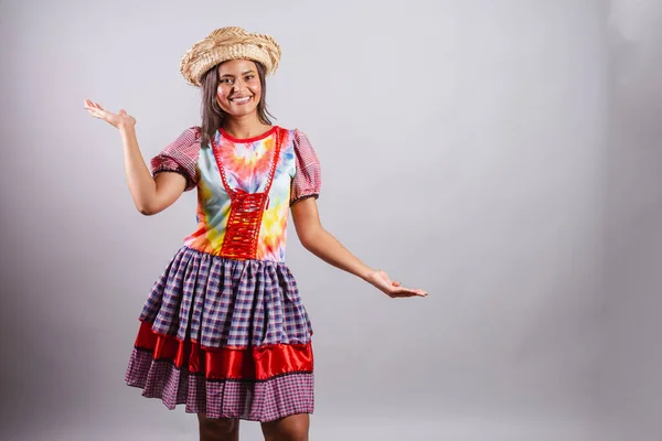 Femme Brésilienne Vêtue Vêtements Campagne Fête Joo Fête Junina Bienvenue — Photo
