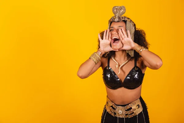 Schöne Schwarze Brasilianerin Kleopatra Karnevalskleidung Schreit Promotion Werbung — Stockfoto