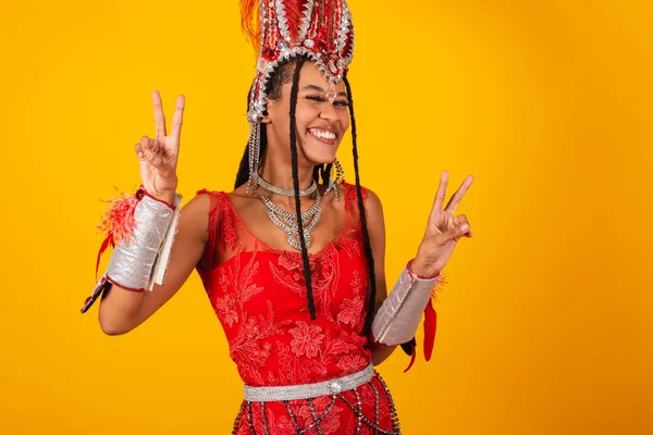 Mooie Zwarte Braziliaanse Vrouw Met Rode Carnavalskleding Vrede Liefde — Stockfoto