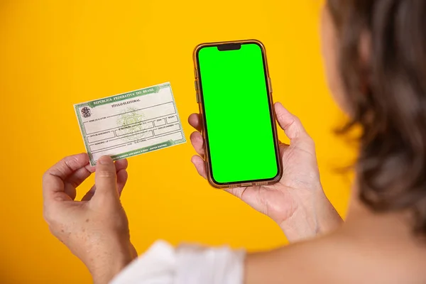 Hand Holding Brazilian Voter Registration Card Smartphone Green Screen — Stock Photo, Image