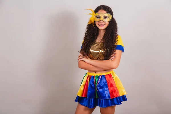 Νεαρή Έφηβη Βραζιλιάνα Ρούχα Frevo Καρναβάλι Μάσκα Χέρια Σταυρωμένα — Φωτογραφία Αρχείου