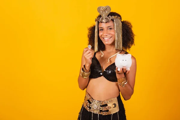 Beautiful Brazilian Black Woman Cleopatra Carnival Clothes Holding Piggy Bank — Stock Photo, Image