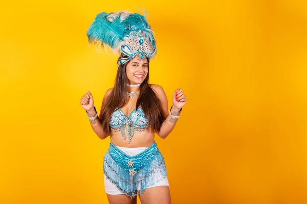 Beautiful Brazilian Woman Blue White Carnival Clothes Feathers Smiling Very — Stock Photo, Image