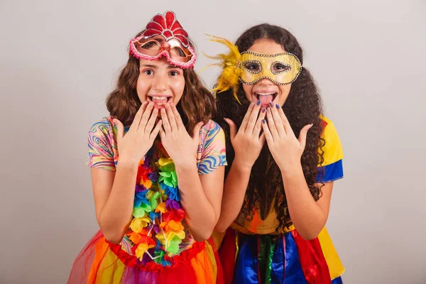 Braziliaanse Vriendinnen Gekleed Carnavalskleren Ongelooflijk Ongelofelijk — Stockfoto