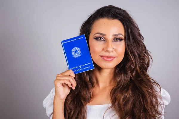 Brasilianerin Braune Haare Mit Arbeitskarte Und Sozialversicherung Formelle Arbeit — Stockfoto