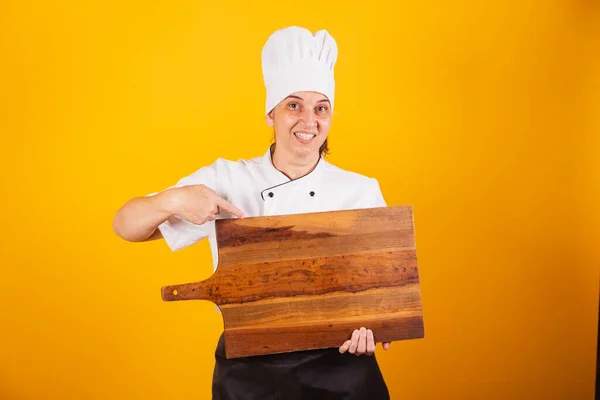 Femme Brésilienne Adulte Chef Maître Gastronomie Tenant Une Planche Bois — Photo