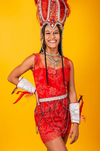 Bella Donna Brasiliana Nera Con Abiti Carnevale Rosso Verticale — Foto Stock