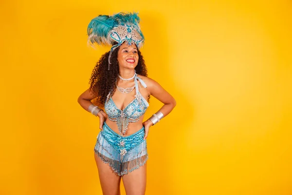 Horizontal Tiro Medio Cuerpo Hermosa Mujer Brasileña Negra Ropa Carnaval —  Fotos de Stock
