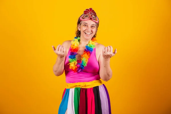 Adult Woman Carnival Clothes Smiling Camera Inviting Hands — Stock Photo, Image