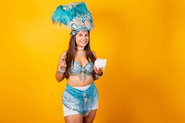 Bella Donna Brasiliana Con Abiti Carnevale Blu Corona Piume Regina — Foto Stock