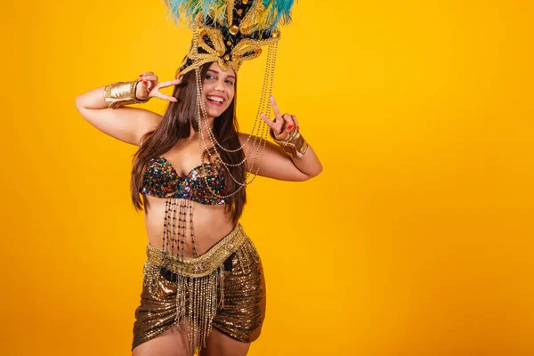 Beautiful Brazilian Woman Golden Carnival Clothes Wearing Carnival Dancer Feather — Stock Photo, Image