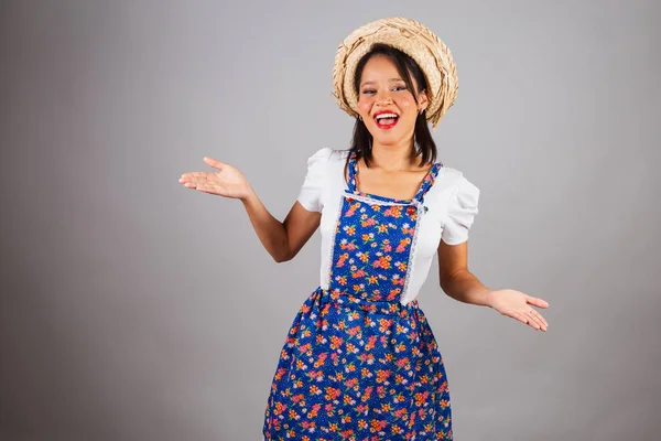 Brazilian Woman Northeastern June Party Clothes Straw Hat Open Arms — Stock Photo, Image
