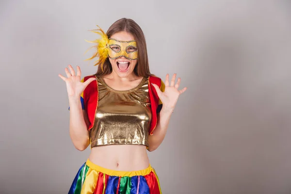 Brezilyalı Sarışın Kadın Frevo Kıyafetler Karnaval Maskesi Inanılmaz Inanılmaz — Stok fotoğraf