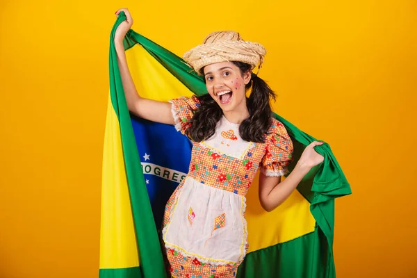 Mulher Brasileira Com Roupas Festa Junina Com Bandeira Brasil — Fotografia de Stock